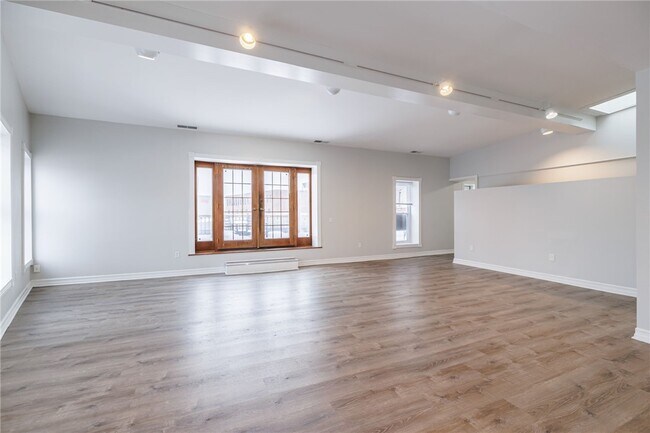 Building Photo - 186 Monroe Ave