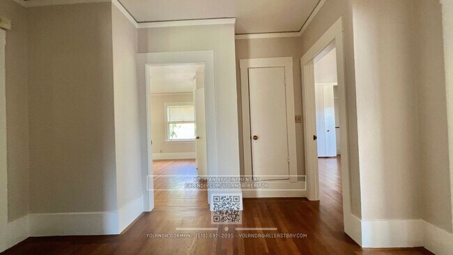 Building Photo - Charming and Spacious 4 bedroom Home in the Heart of Elmwood