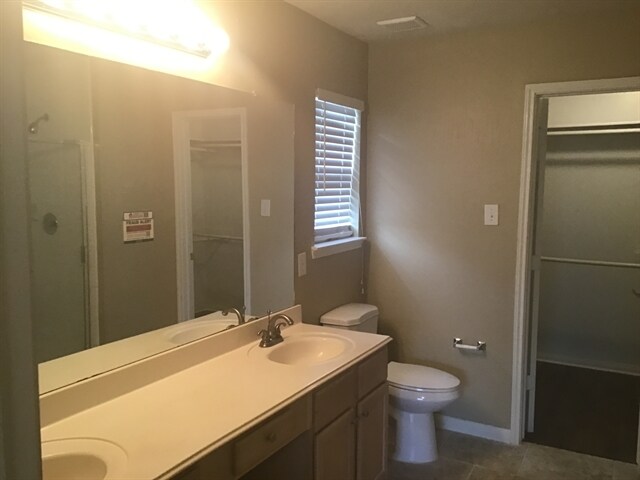Building Photo - 1043 Leadenhall Cir