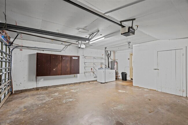 Building Photo - 13 Lyncrest Dr