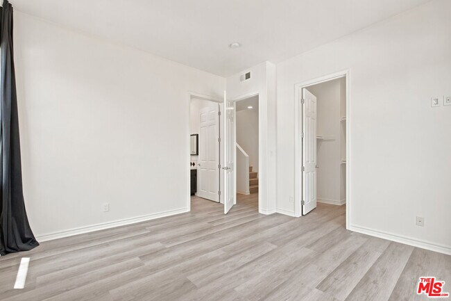 Building Photo - 4940 Laurel Canyon Blvd