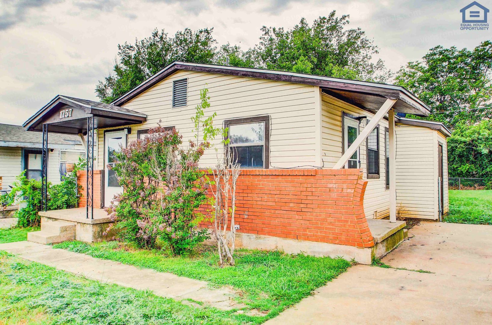 Building Photo - 1757 SW 13th St