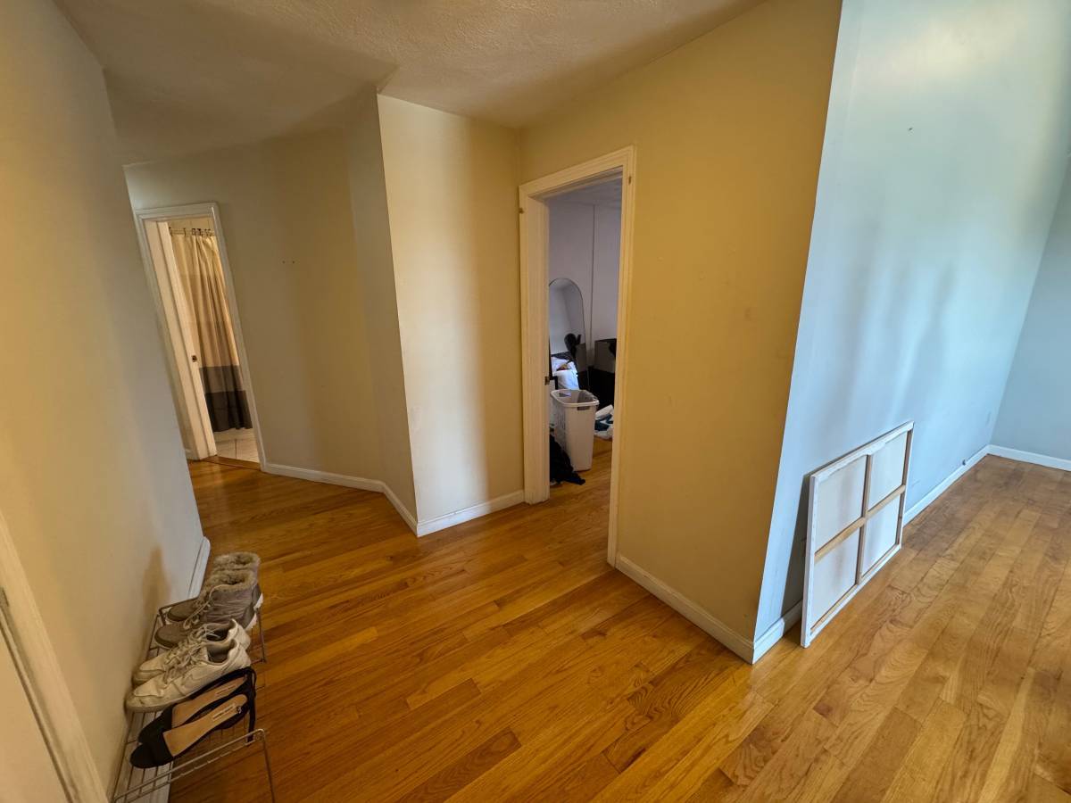 Entry Hallway - 154 Harvard St