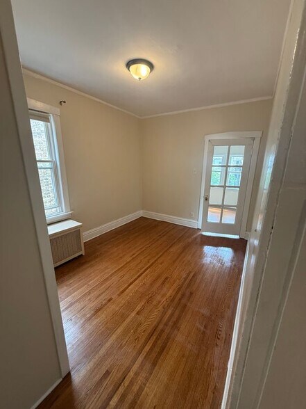Building Photo - 5007 N Mozart St