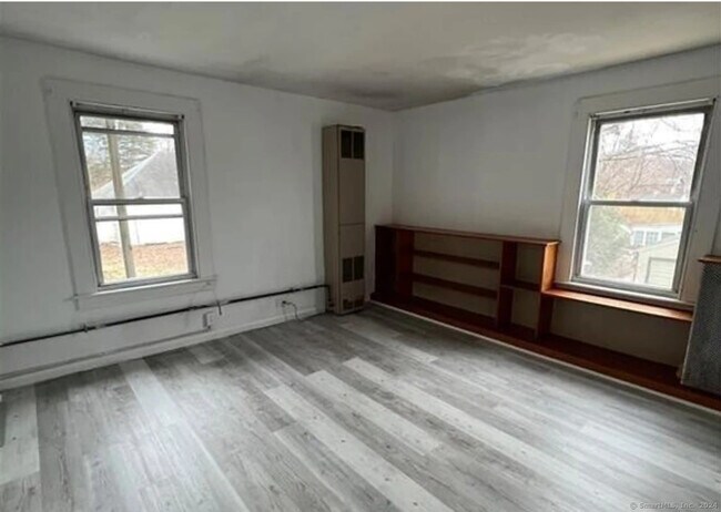 Building Photo - 115 Main St