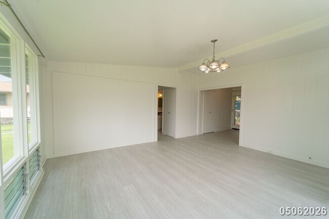 Building Photo - Available Now! 3 BD / 1.5 BA / 2 carport parking in Wahiawa