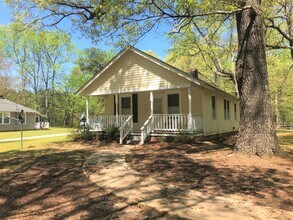 Building Photo - Country Living Rental located just off Int...