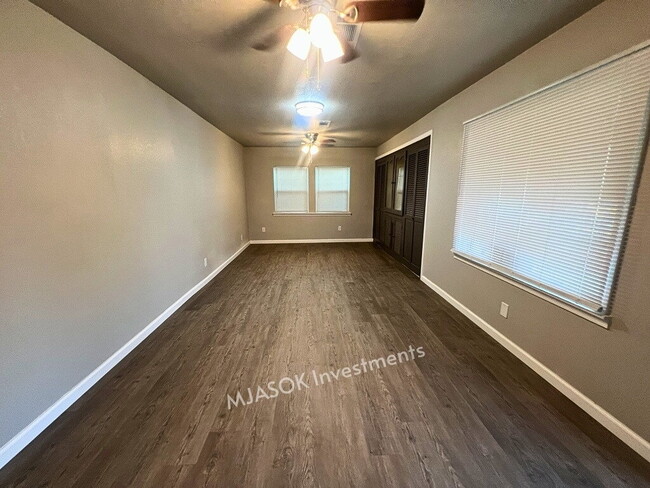 Building Photo - Renovated 4-Bed, 2-Bath Near Fort Sill — Fenced Yard & Carport