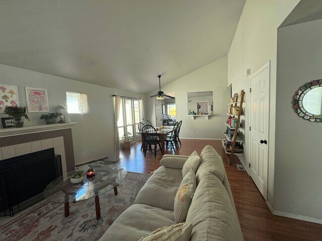 Building Photo - Centrally Located 3/2 Home in Central Kits...