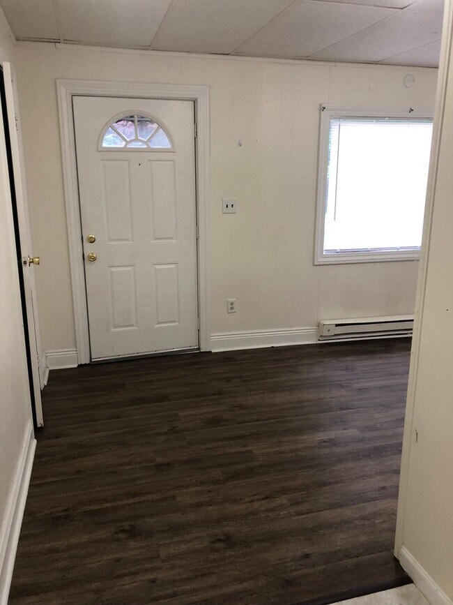 Building Photo - 3901 W Ridge Rd