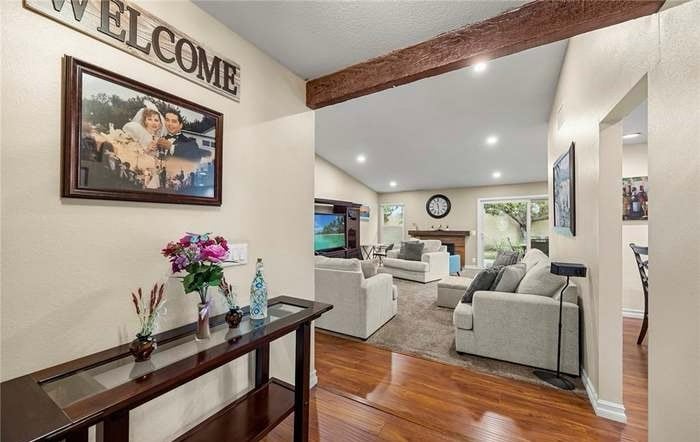 Building Photo - 404 E Riverboat Way