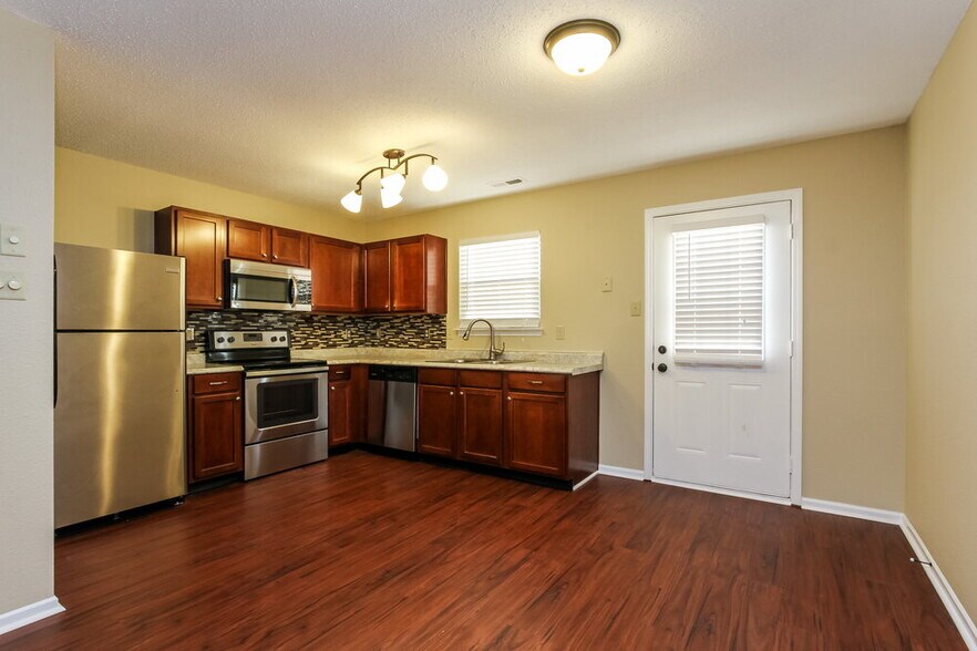 Building Photo - 2174 Providence Dr