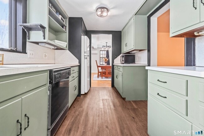 Building Photo - 62 Church St