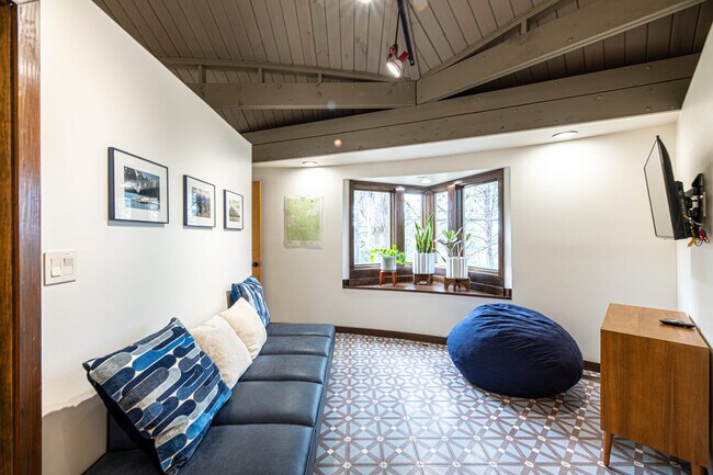 Building Photo - 1816 Bear Spgs Wy