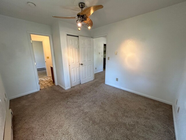 Building Photo - Cozy 2 Bedroom 1 Bath w/ all amenities and...