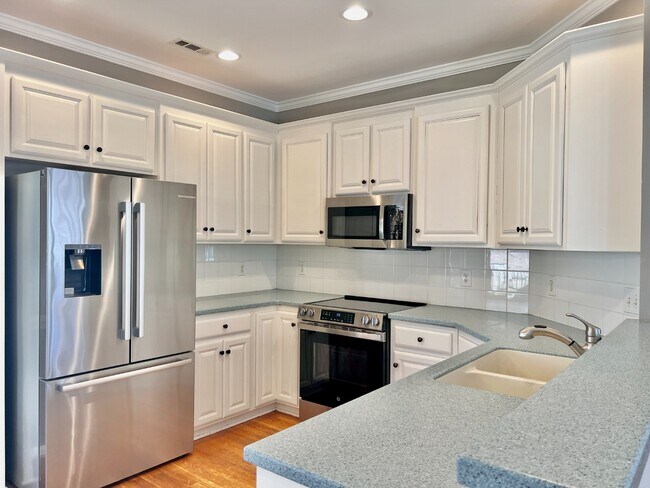 Building Photo - 7809 Deer Trail