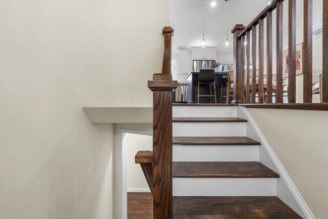 Building Photo - 7 Old North Rd