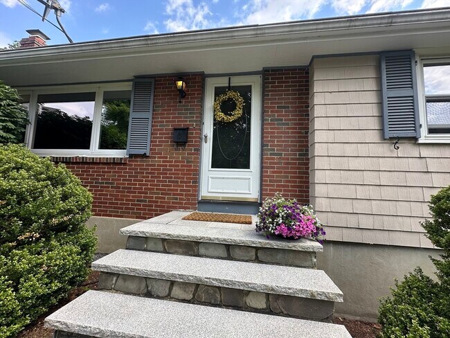Building Photo - 10 Cedar Ridge Dr