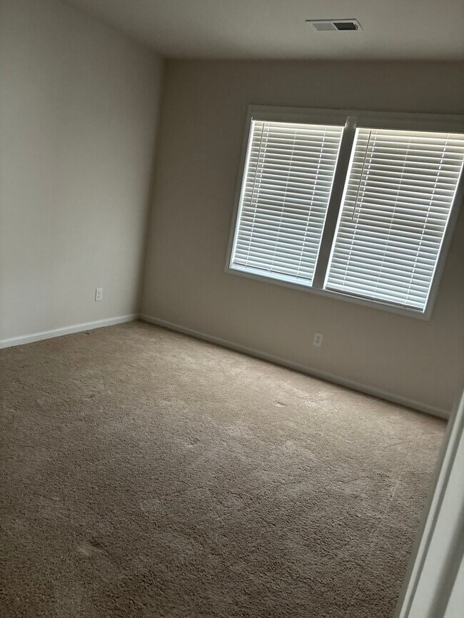 Building Photo - 68 Harvest Moon Dr