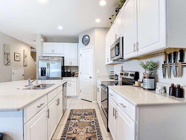 Building Photo - 10525 Oakside Dr