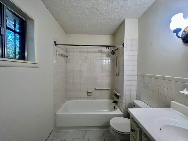 Building Photo - 1384 Woodston Rd