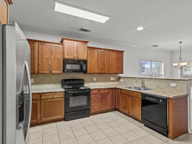 Building Photo - Beautiful Brick Home in Canebrake