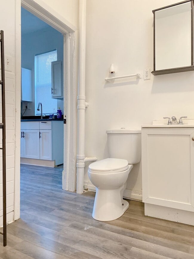 Building Photo - 3 bed 1 bath