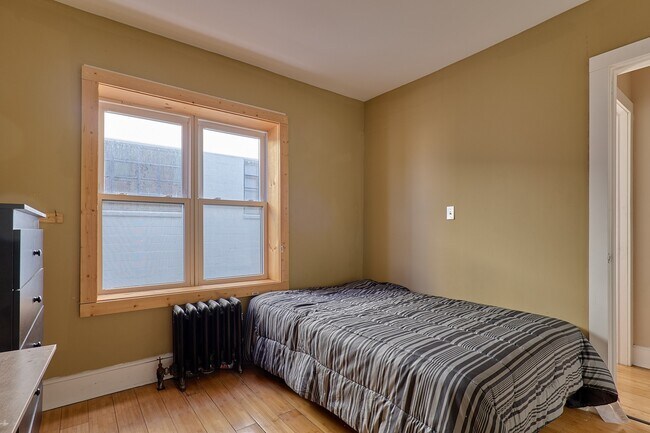 Building Photo - 198 Court St