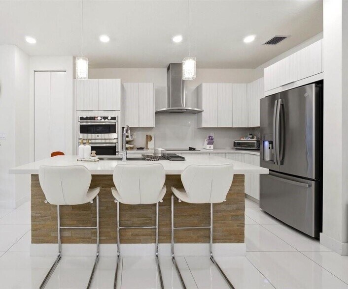 Building Photo - 6611 NW 102nd Path