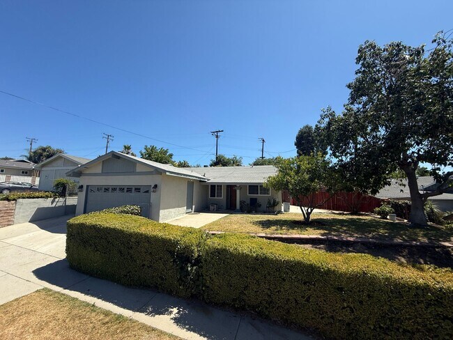 Building Photo - 4 -Bedroom Single-Story Home in Canyon Cou...