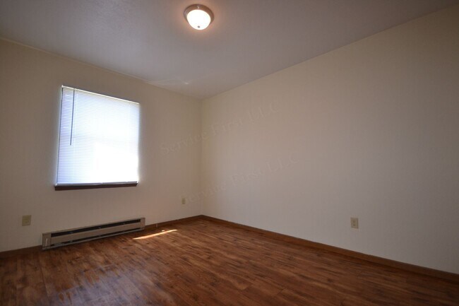 Building Photo - Marshfield Apartments