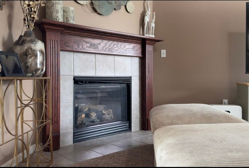 Fire place - 510 Beechwood Ct