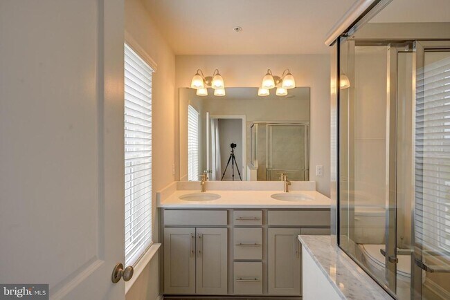 Building Photo - 5059 Silver Oak Dr
