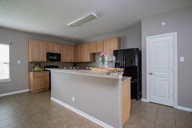 Building Photo - 2209 Onyx Ct