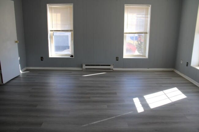 Building Photo - Apartment