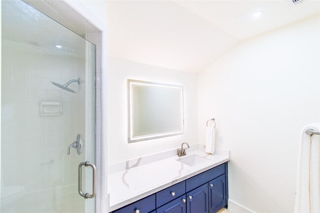 Building Photo - 5805 Valley Forge Dr