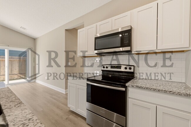 Building Photo - 2755 S Greenleaf St