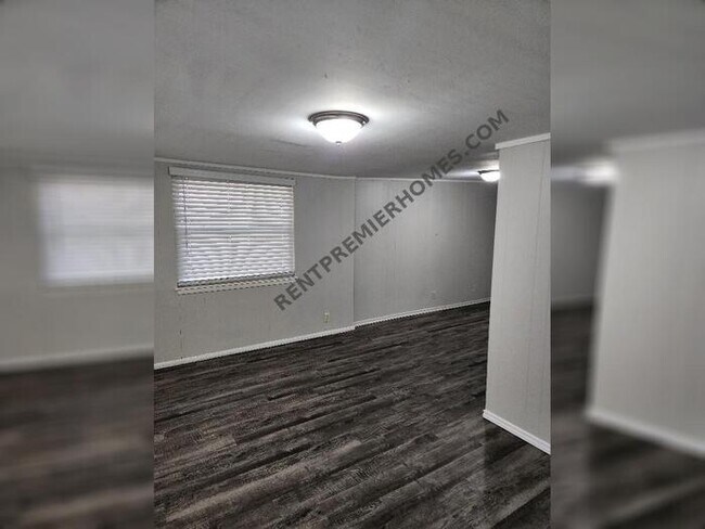 Building Photo - 741 Lynda Dr