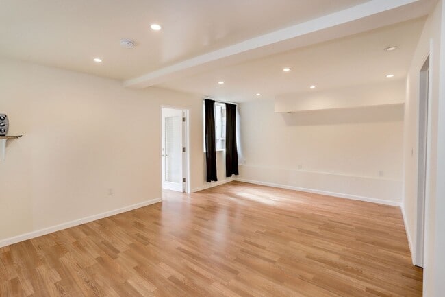 Building Photo - 5 Bed / 2 Bath home in Outer Richmond near...