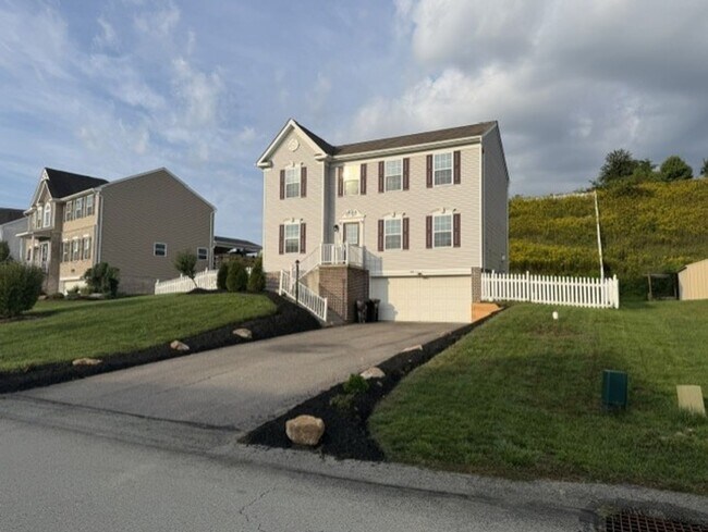Building Photo - 422 Labrador Ln