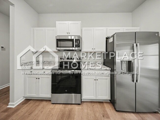 Building Photo - 1721 Amber Ave