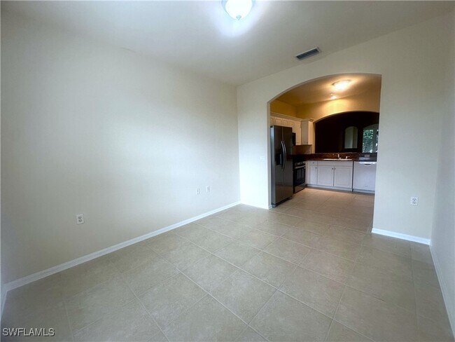 Building Photo - 1320 Charleston Square Dr