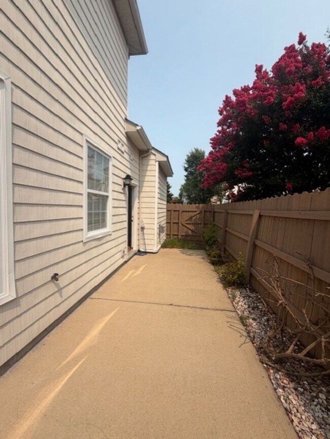 Building Photo - 5301 Brinsley Ln