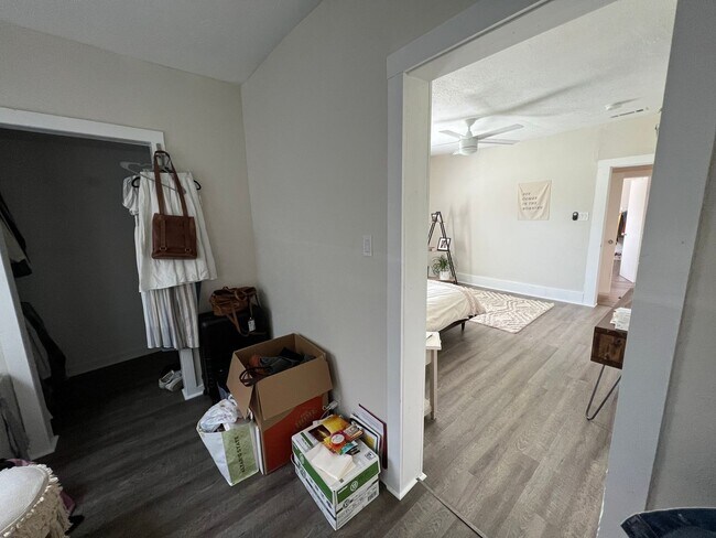 Building Photo - 615 Parkview Ave