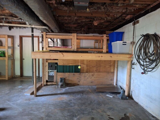 Building Photo - Basement Rancher located in Farragut