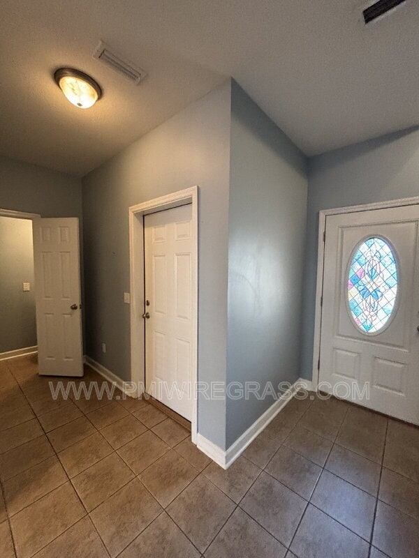 Building Photo - 108 Peregrine Way