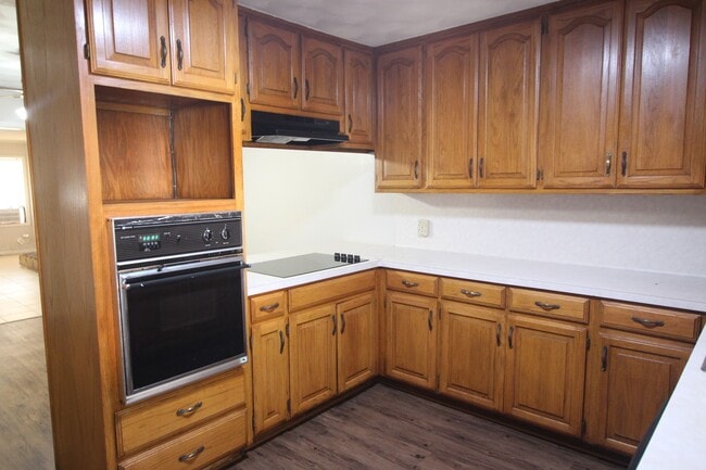 Building Photo - 1424 E Houston St