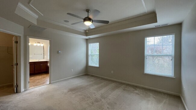 Building Photo - 5-Bedroom Colonial in Lake Ridge