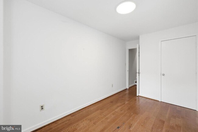 Building Photo - 914 N St NW