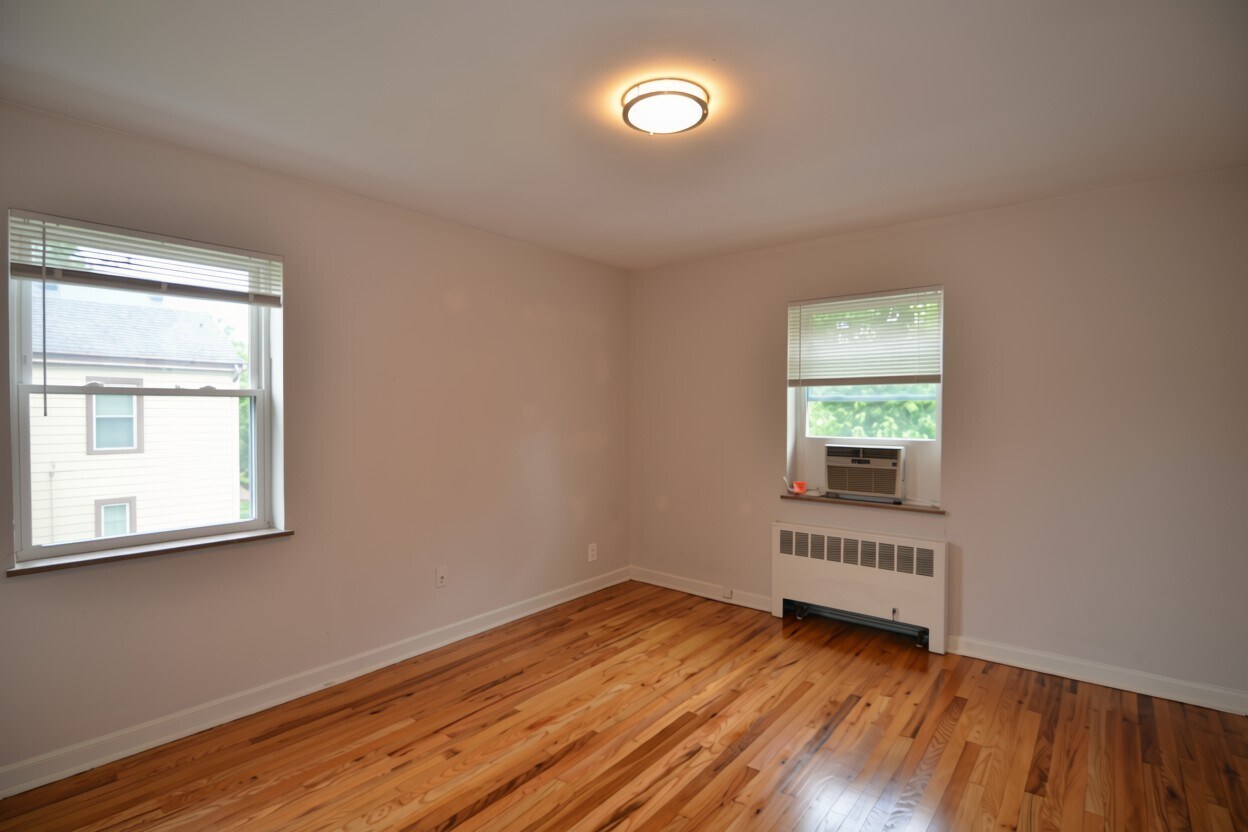 Building Photo - 6834 Park Ave